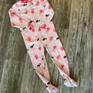 Child of Mine by Carter’s 5t fleece footed pajamas